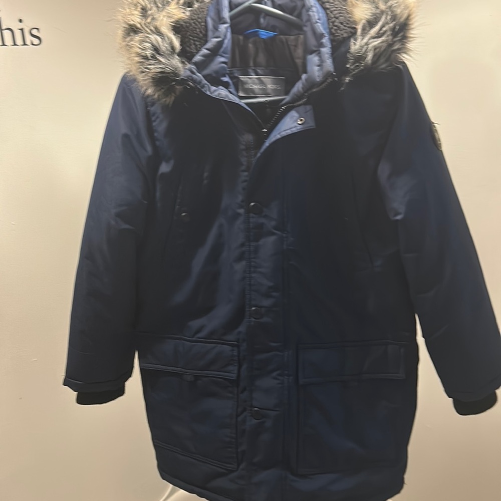 Navy blue Michael Kors winter coat. Insulated insides & multi- pockets